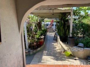 921 57th St, Los Angeles, CA 90011-5221