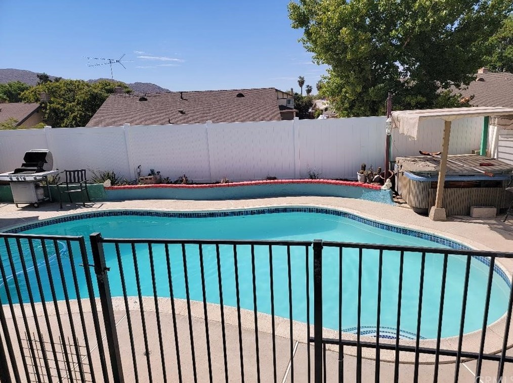 25903 Casa Encantador Rd, Moreno Valley, CA 92551-7056