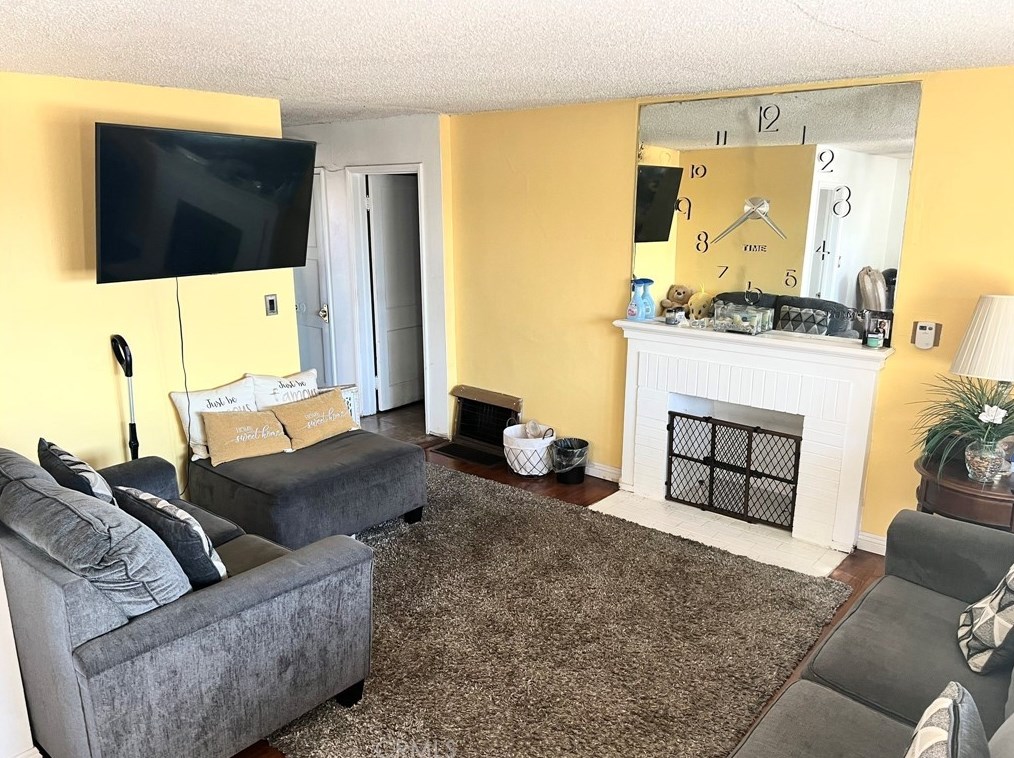 10929 Hobart Blvd, Los Angeles, CA 90047-4625
