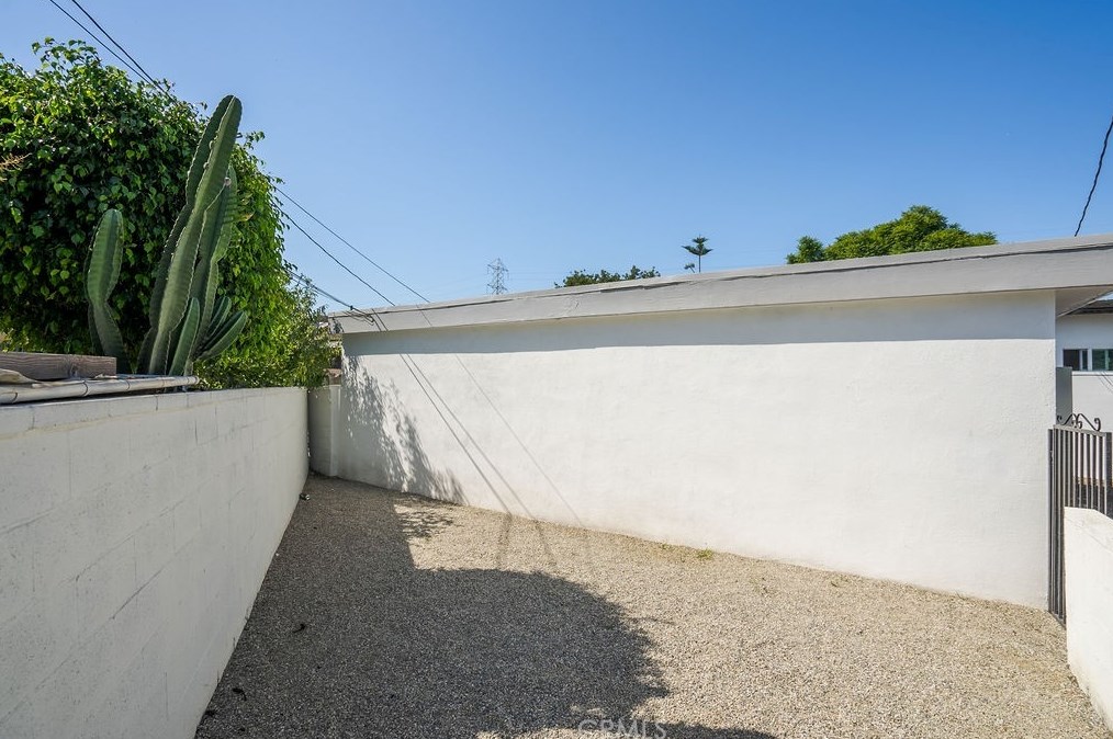 10206 Stanford Ave, Los Angeles CA  90002-3229 exterior