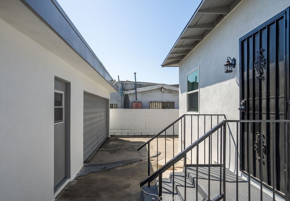 10206 Stanford Ave, Los Angeles CA  90002-3229 exterior