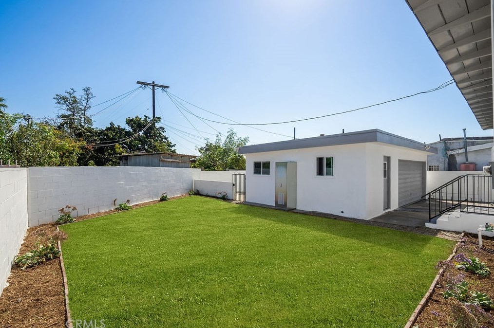 10206 Stanford Ave, Los Angeles CA  90002-3229 exterior