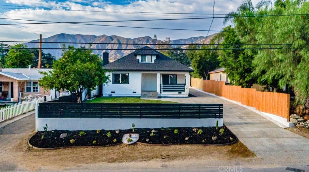 137 W Altadena Dr, Altadena, CA 91001