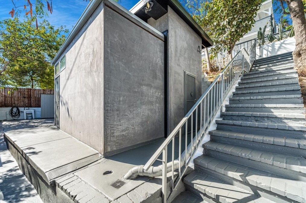 1201 Bonnie Beach Pl, Los Angeles CA  90063-1240 exterior