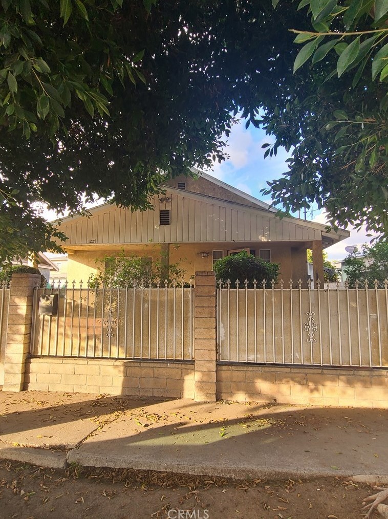 1227 35th St, Los Angeles, CA 90007-3446