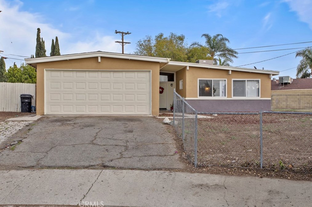 9615 Date St, Fontana, CA 92335-5601