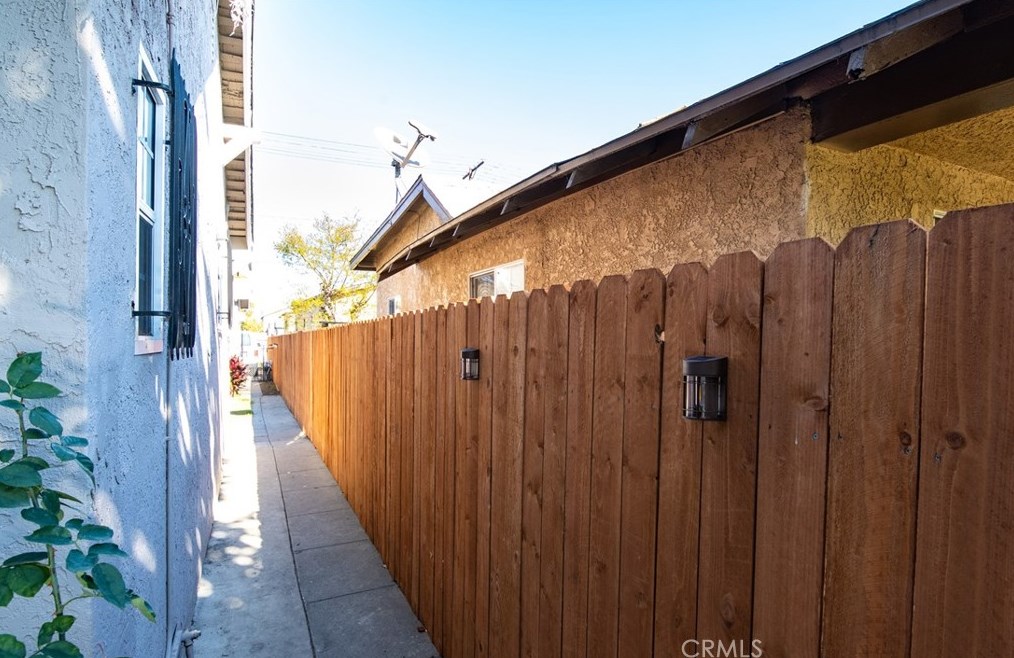 1739 56th St, Los Angeles CA  90062-2730 exterior