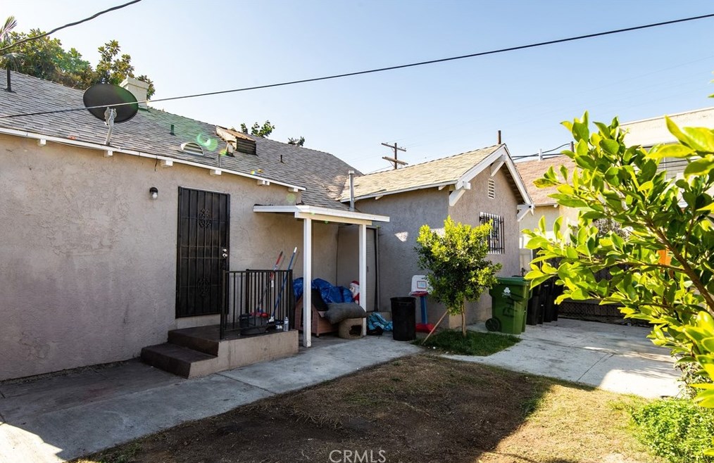 1739 56th St, Los Angeles CA  90062-2730 exterior