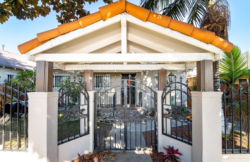 1739 56th St, Los Angeles CA  90062-2730 exterior