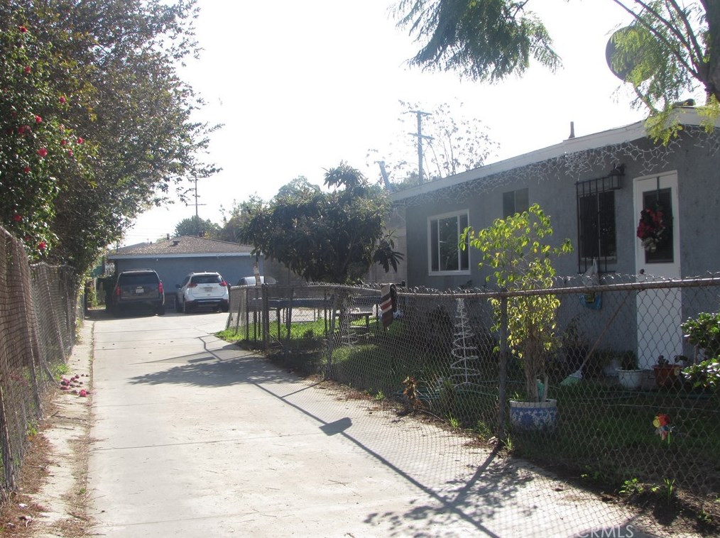 8042 Jaboneria Rd, Bell, CA 90201