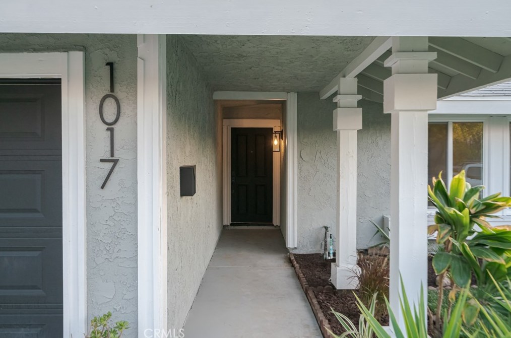 1017 Eucalyptus Ln, Pasadena, CA 91103