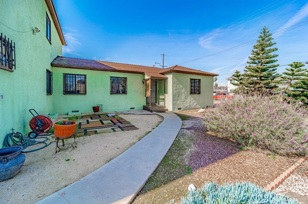 6203 Harvard Blvd, Los Angeles CA  90047-1409 exterior