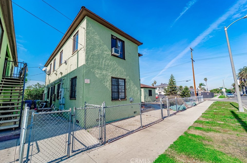 6203 Harvard Blvd, Los Angeles CA  90047-1409 exterior