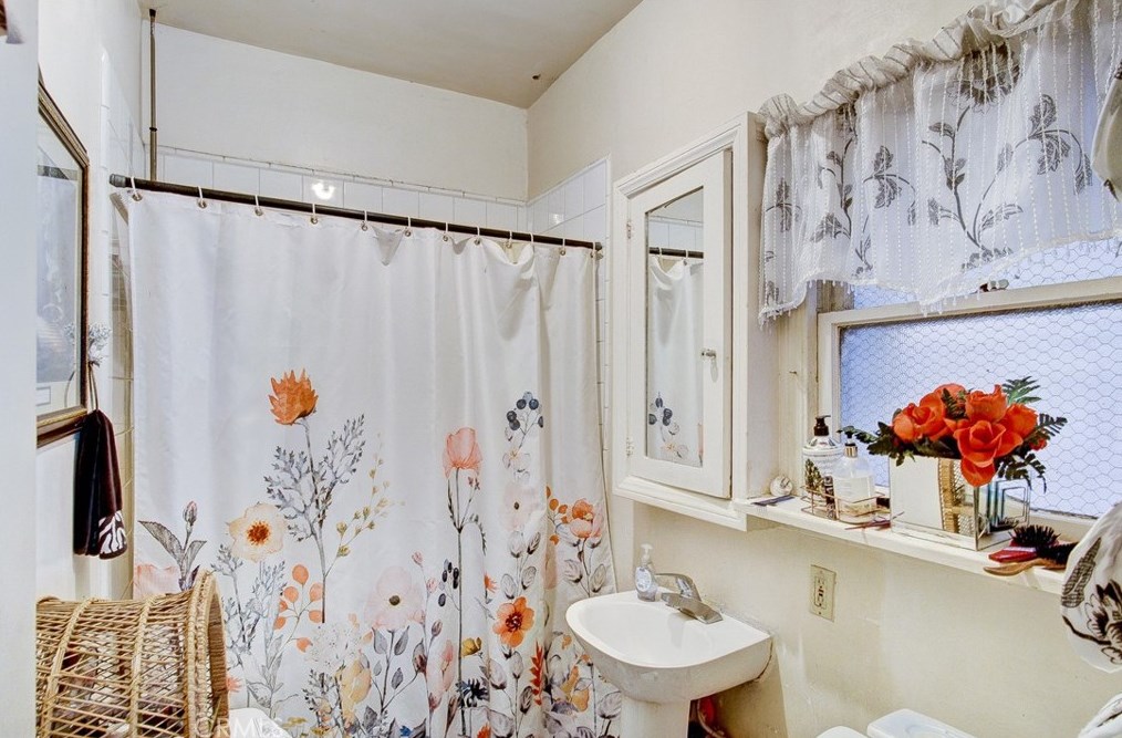 729 Chicago St, Los Angeles CA  90023-1215 exterior