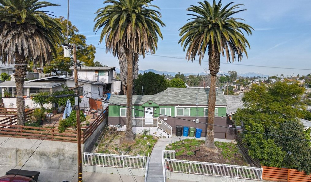 3925 2nd St, Los Angeles CA  90004-5310 exterior