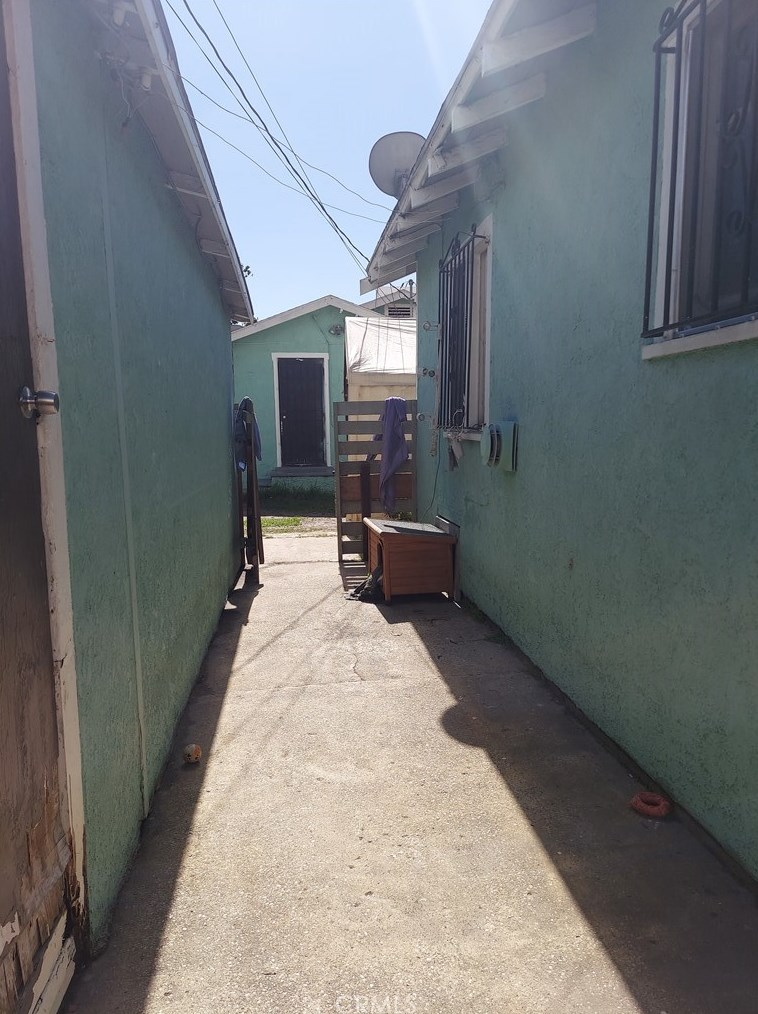 329 71st St, Los Angeles, CA 90003-1838