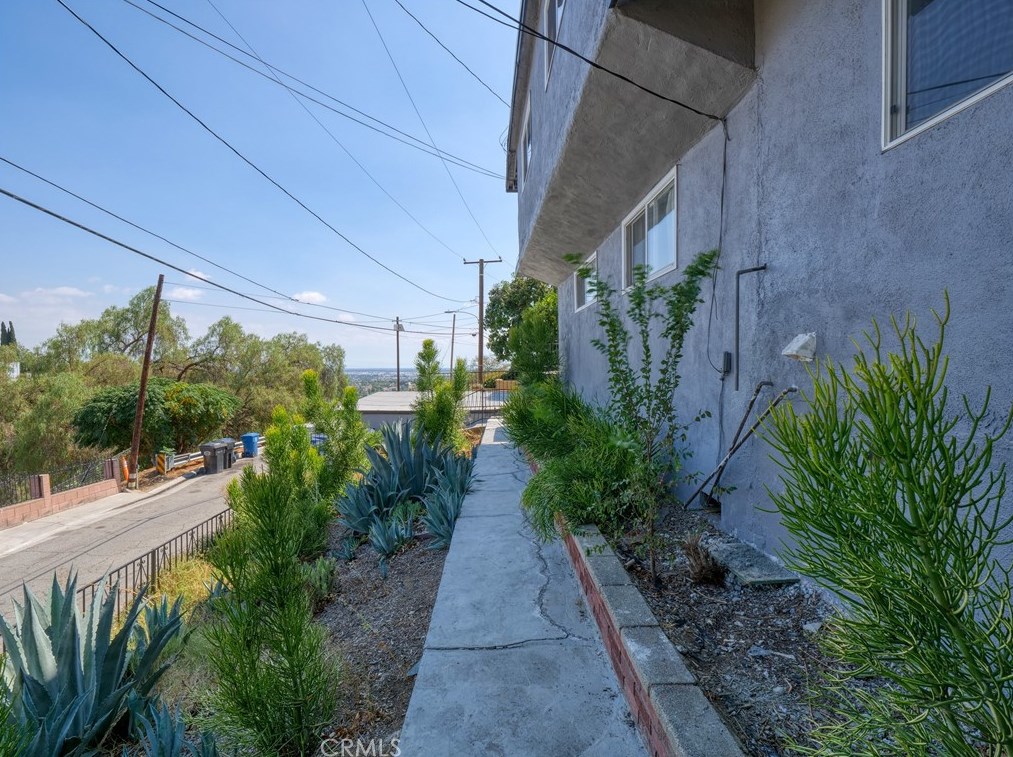1053 Eastman Ave, Los Angeles CA  90063-2113 exterior