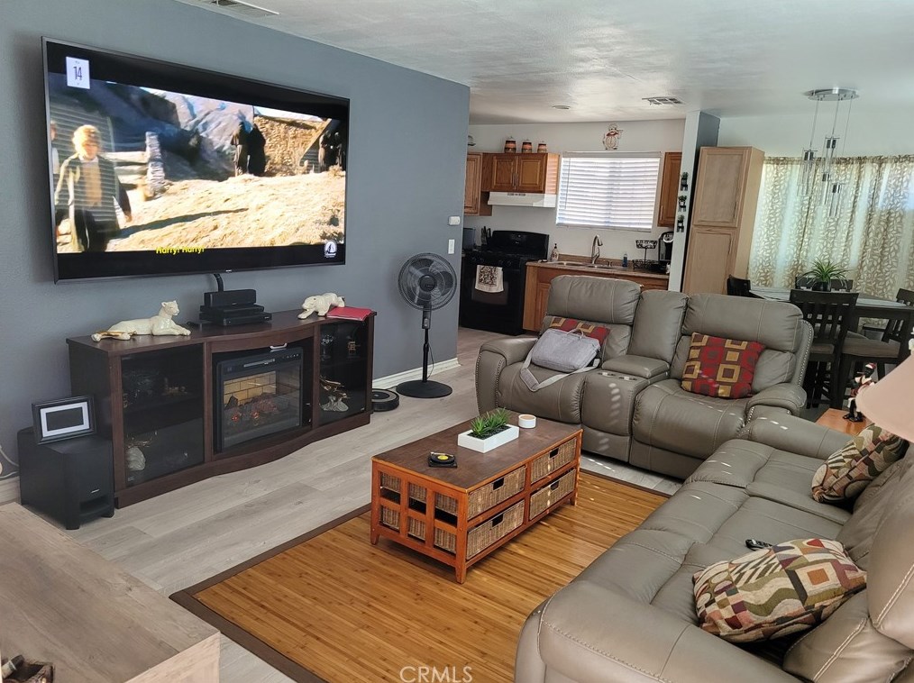 9984 Lemon Ave, Fontana, CA 92335-7823