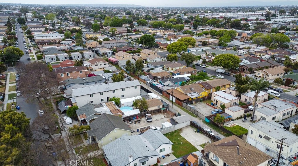 1009 76th Pl, Los Angeles CA  90001-2907 exterior