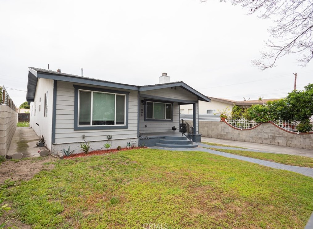 1009 76th Pl, Los Angeles CA  90001-2907 exterior