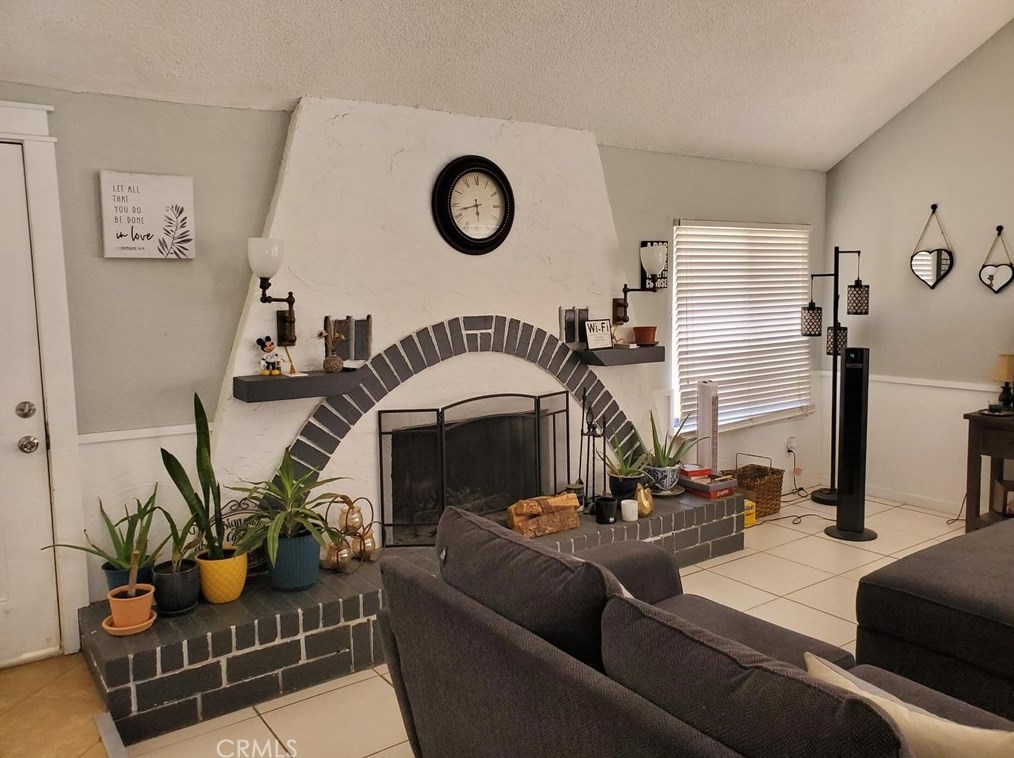 1321 E Lingard St, Lancaster, CA 93535