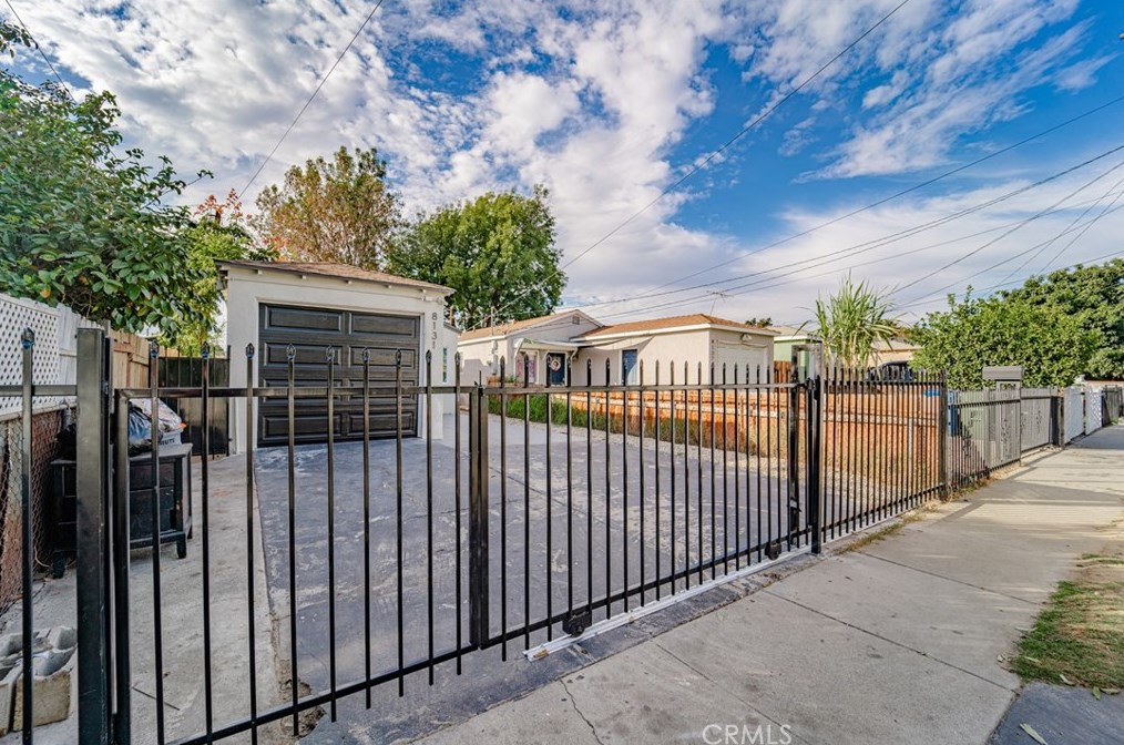 8131 Morton Ave, Los Angeles CA  90001-3539 exterior