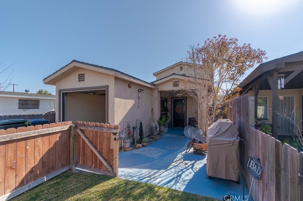 11848 168th St, Artesia, CA 90701-1802