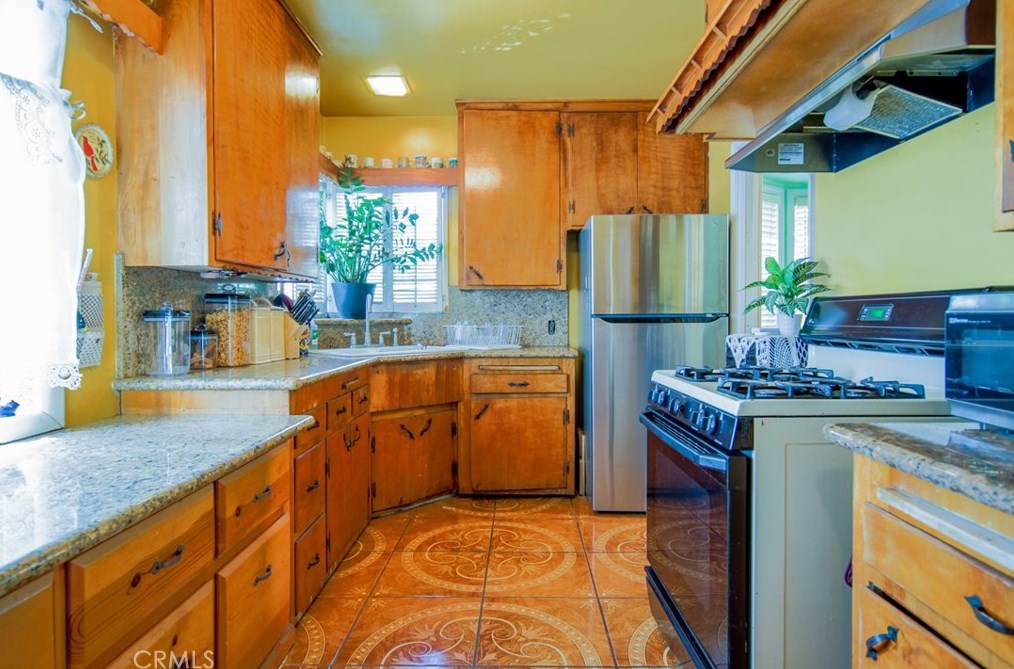 6023 Hereford Dr, Los Angeles CA  90022-5311 exterior