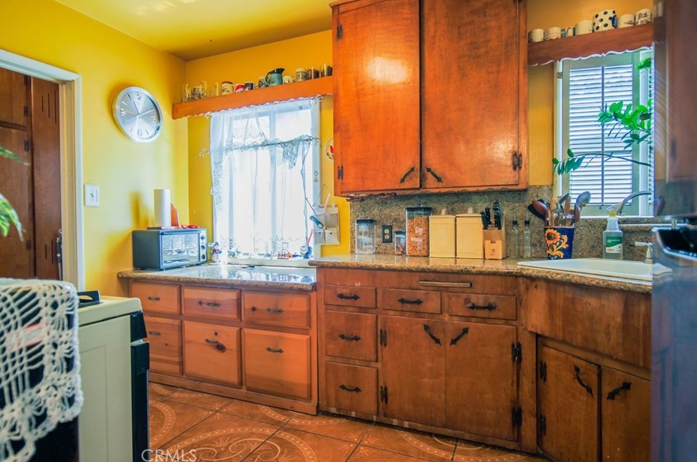 6023 Hereford Dr, Los Angeles CA  90022-5311 exterior