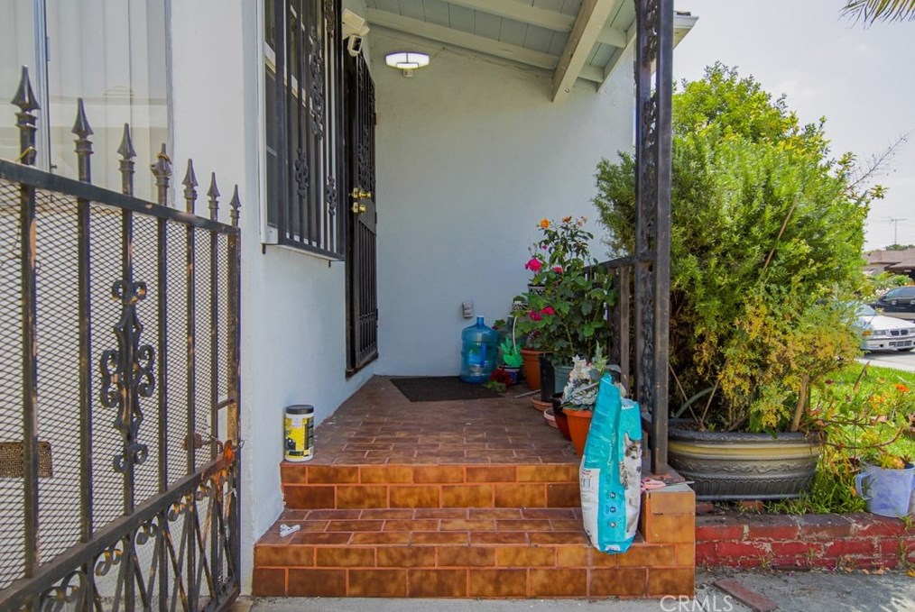 6023 Hereford Dr, Los Angeles CA  90022-5311 exterior