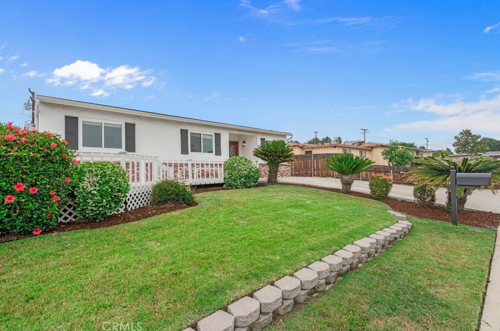 821 W Woodcroft Ave, Glendora, CA 91740