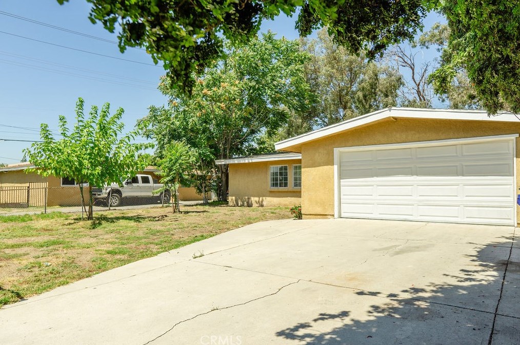 16124 Ivy Ave, Fontana, CA 92335-3350