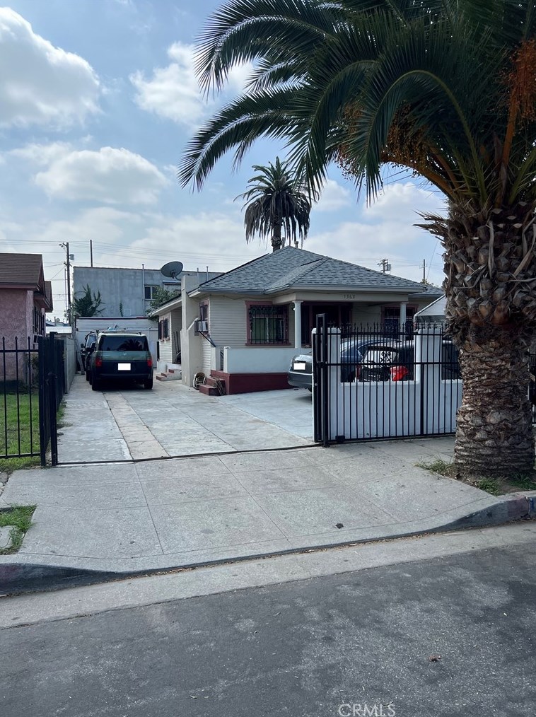 1362 37th Dr, Los Angeles, CA 90007-4215