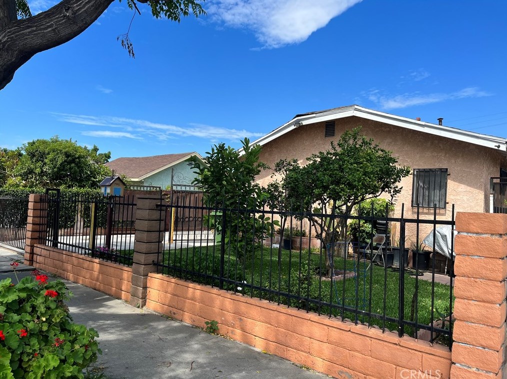 161 75th St, Los Angeles, CA 90003-2133