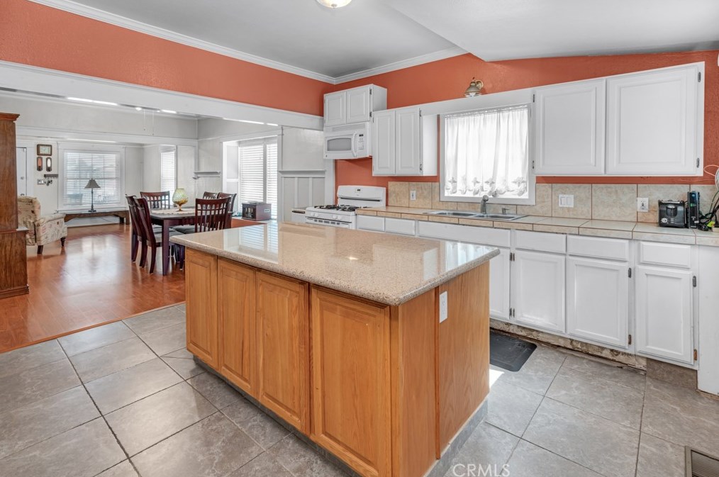 504 47th St, Los Angeles CA  90011-3904 exterior