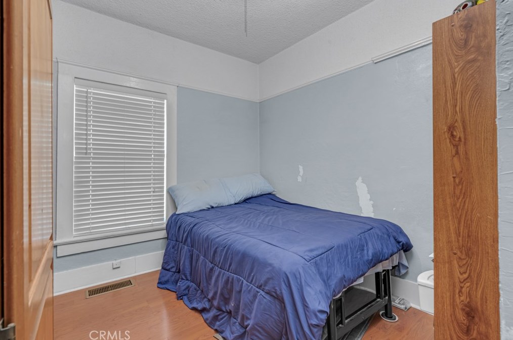 504 47th St, Los Angeles CA  90011-3904 exterior