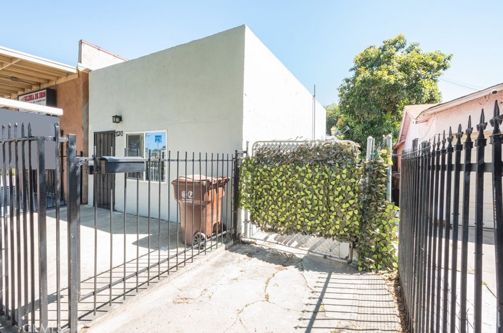 1730 N Willowbrook Ave, Compton, CA 90222