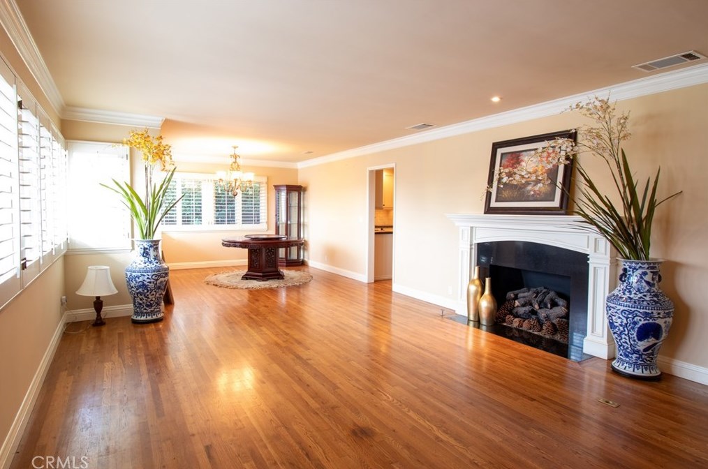 160 Mauna Loa Dr, Monrovia, CA 91016