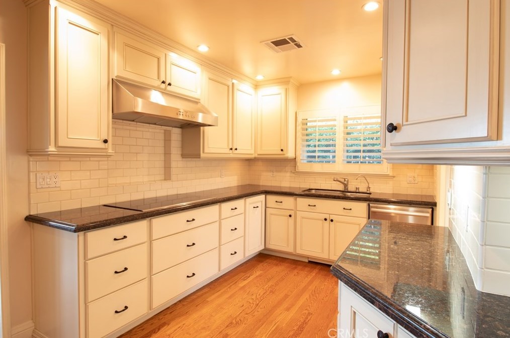 160 Mauna Loa Dr, Monrovia CA  91016-2018 exterior