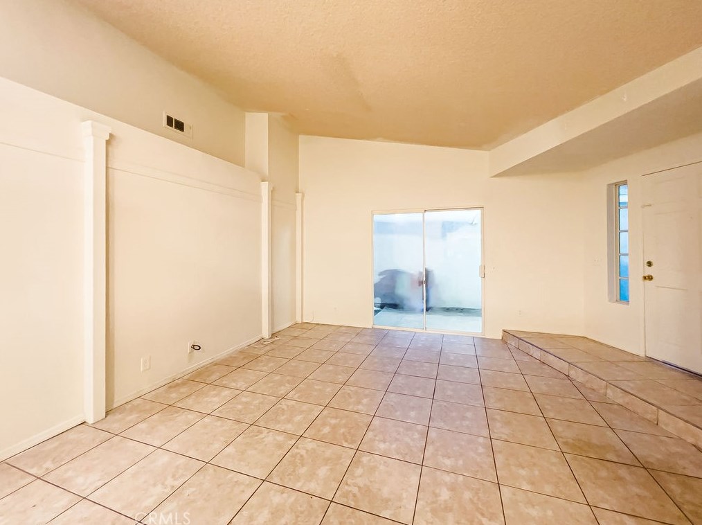 15957 Randall Ave, Fontana CA  92335-2017 exterior