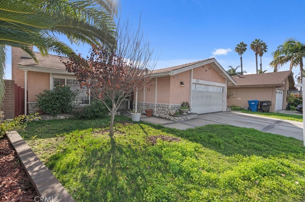 8208 Sandy Ln, Paramount, CA 90723
