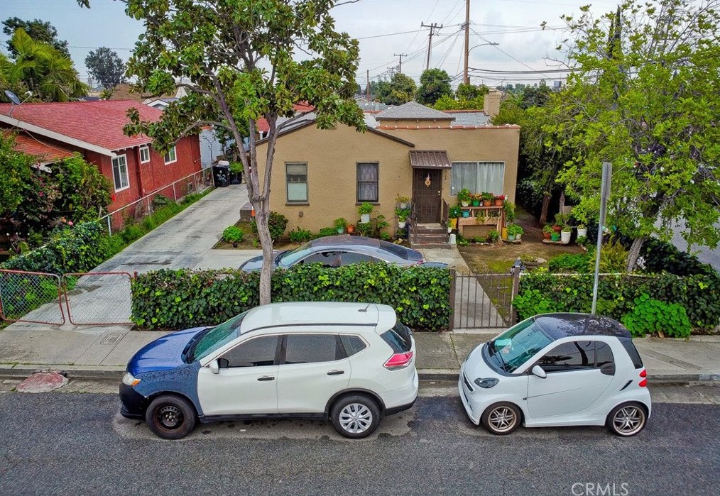 962 La Verne Ave, Los Angeles CA  90022-3826 exterior