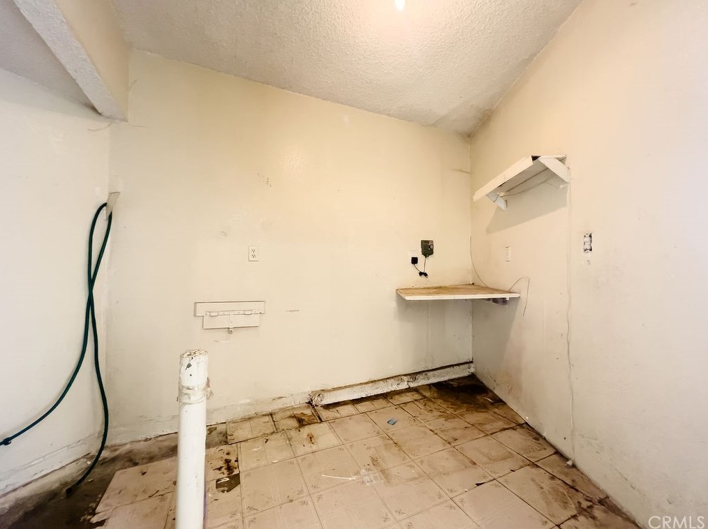 15957 Randall Ave, Fontana CA  92335-2017 exterior