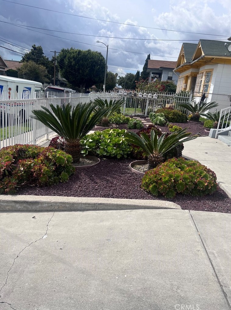 145 47th St, Los Angeles, CA 90011-3905