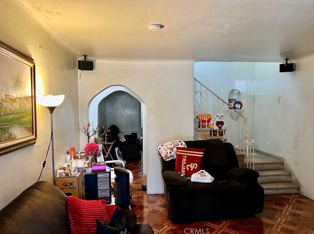 1254 35th Pl, Los Angeles, CA 90007-3401