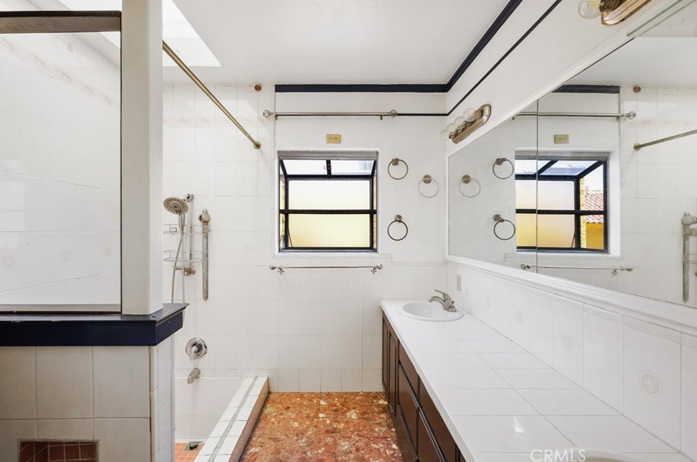 4039 60th St, Los Angeles CA  90043-3636 exterior