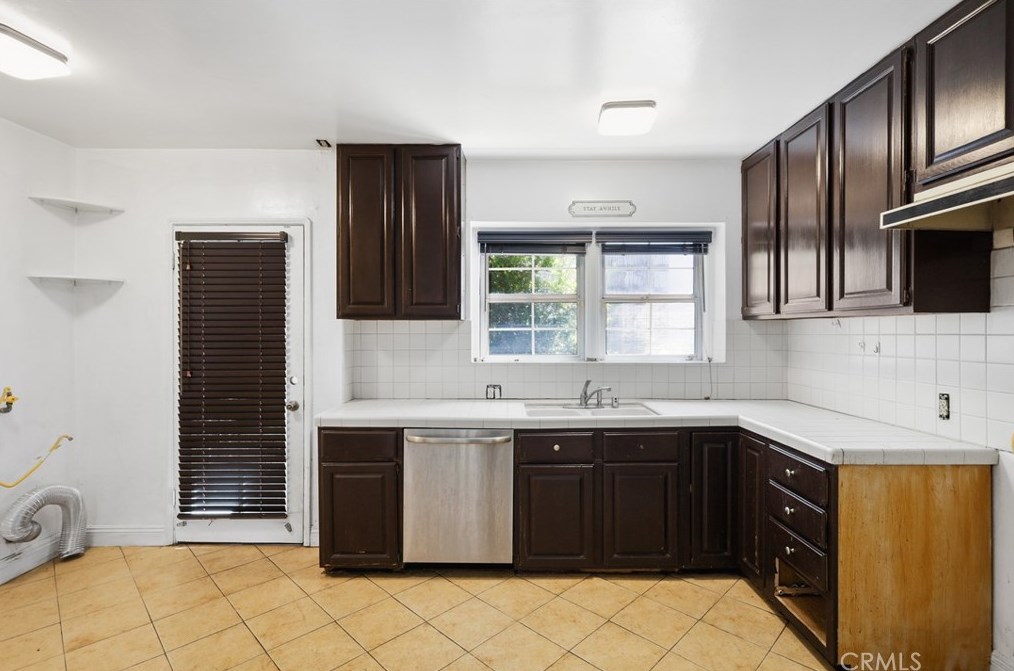 4039 60th St, Los Angeles CA  90043-3636 exterior