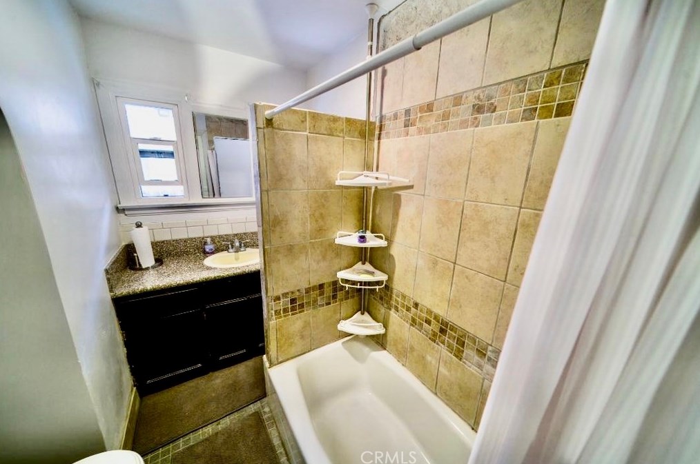 4221 59th Pl, Los Angeles CA  90043-3449 exterior