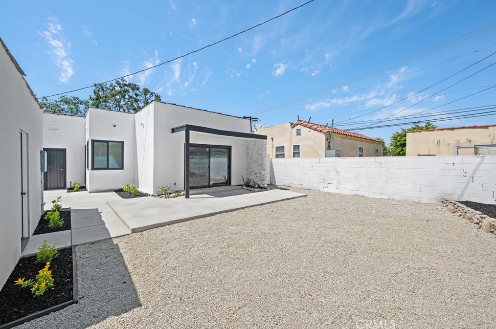 8906 Harvard Blvd, Los Angeles CA  90047-3613 exterior