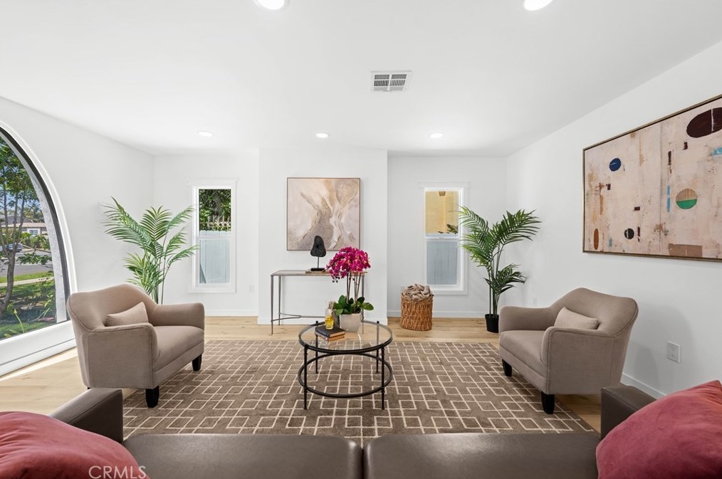 8906 Harvard Blvd, Los Angeles CA  90047-3613 exterior